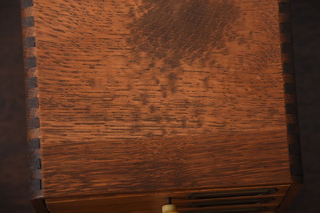 アンティーク家具　アンティーク　ネームプレート付き!古いナラ材のとても小さな小引き出し