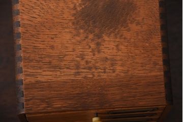 アンティーク家具　アンティーク　ネームプレート付き!古いナラ材のとても小さな小引き出し