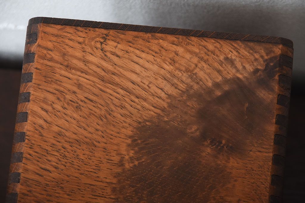 アンティーク家具　アンティーク　ネームプレート付き!古いナラ材のとても小さな小引き出し