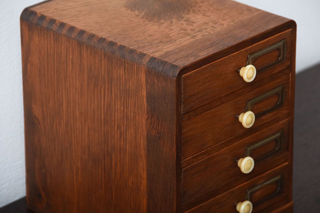 アンティーク家具　アンティーク　ネームプレート付き!古いナラ材のとても小さな小引き出し