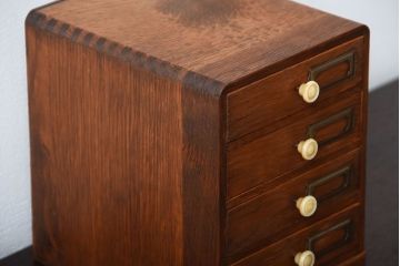 アンティーク家具　アンティーク　ネームプレート付き!古いナラ材のとても小さな小引き出し