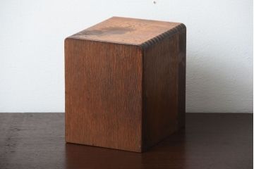 アンティーク家具　アンティーク　ネームプレート付き!古いナラ材のとても小さな小引き出し