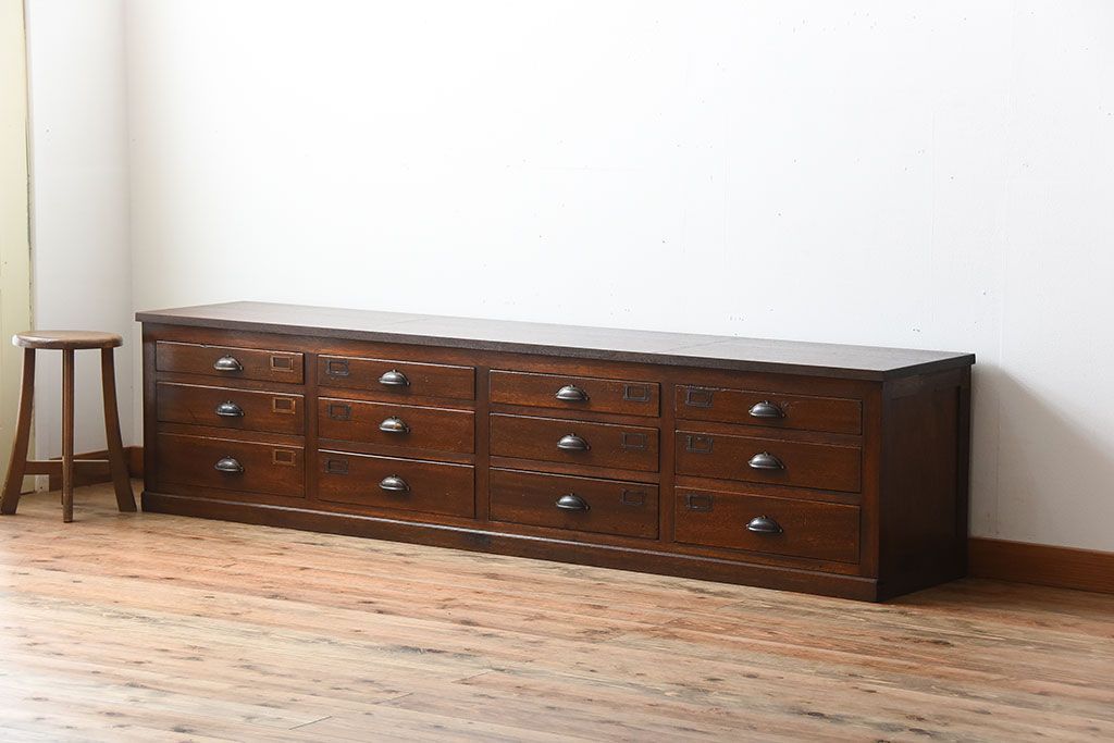 アンティーク家具　和製アンティーク　ネームプレート付き!12杯引き出しのローボード(テレビボード)