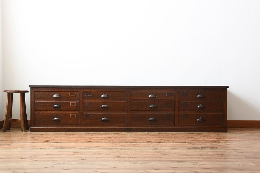 アンティーク家具　和製アンティーク　ネームプレート付き!12杯引き出しのローボード(テレビボード)