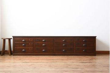 アンティーク家具　和製アンティーク　ネームプレート付き!12杯引き出しのローボード(テレビボード)