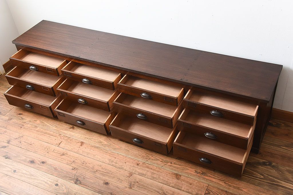 アンティーク家具　和製アンティーク　ネームプレート付き!12杯引き出しのローボード(テレビボード)