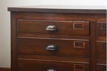 アンティーク家具　和製アンティーク　ネームプレート付き!12杯引き出しのローボード(テレビボード)