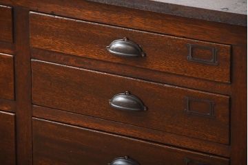 アンティーク家具　和製アンティーク　ネームプレート付き!12杯引き出しのローボード(テレビボード)