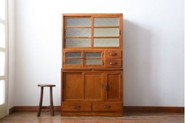 レトロ家具　昭和レトロ　古い木製のアンティークカップボード