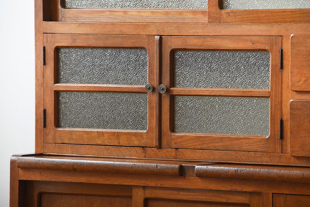 レトロ家具　昭和レトロ　古い木製のアンティークカップボード