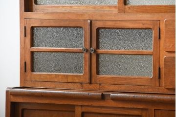 レトロ家具　昭和レトロ　古い木製のアンティークカップボード