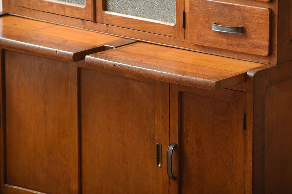 レトロ家具　昭和レトロ　古い木製のアンティークカップボード