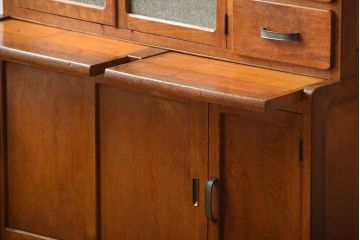レトロ家具　昭和レトロ　古い木製のアンティークカップボード
