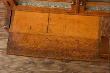 レトロ家具　昭和レトロ　古い木製のアンティークカップボード