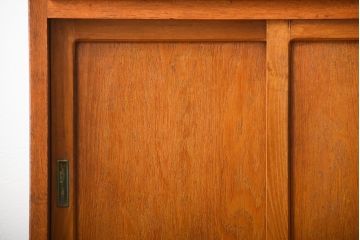 レトロ家具　昭和レトロ　古い木製のアンティークカップボード