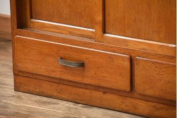 レトロ家具　昭和レトロ　古い木製のアンティークカップボード