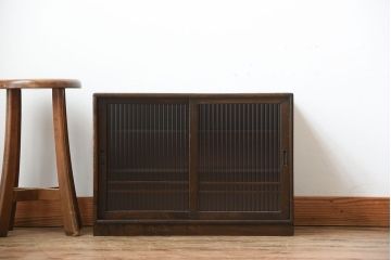 アンティーク家具　和製アンティーク　古い木製の小さなモールガラス引き戸収納棚