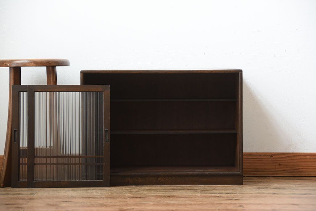 アンティーク家具　和製アンティーク　古い木製の小さなモールガラス引き戸収納棚