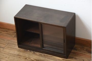 アンティーク家具　和製アンティーク　古い木製の小さなモールガラス引き戸収納棚