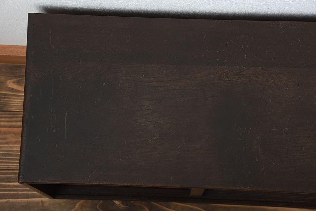 アンティーク家具　和製アンティーク　古い木製の小さなモールガラス引き戸収納棚