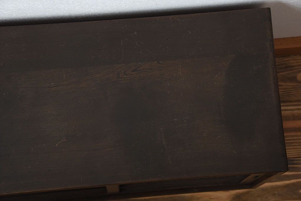 アンティーク家具　和製アンティーク　古い木製の小さなモールガラス引き戸収納棚