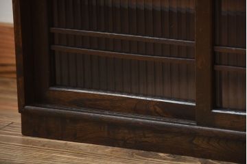 アンティーク家具　和製アンティーク　古い木製の小さなモールガラス引き戸収納棚