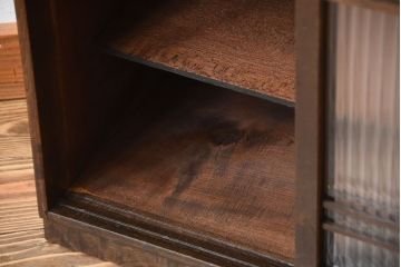 アンティーク家具　和製アンティーク　古い木製の小さなモールガラス引き戸収納棚