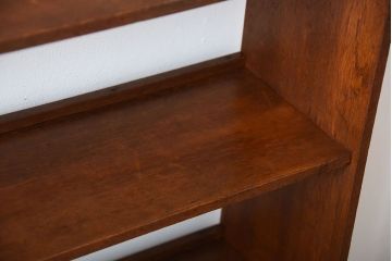 レトロ家具　昭和レトロ　古い栓材の楔式アンティーク本棚(飾り棚)