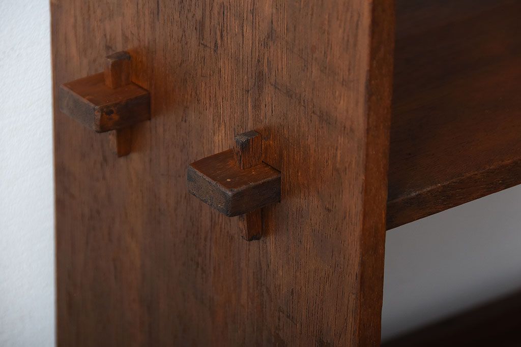 レトロ家具　昭和レトロ　古い栓材の楔式アンティーク本棚(飾り棚)