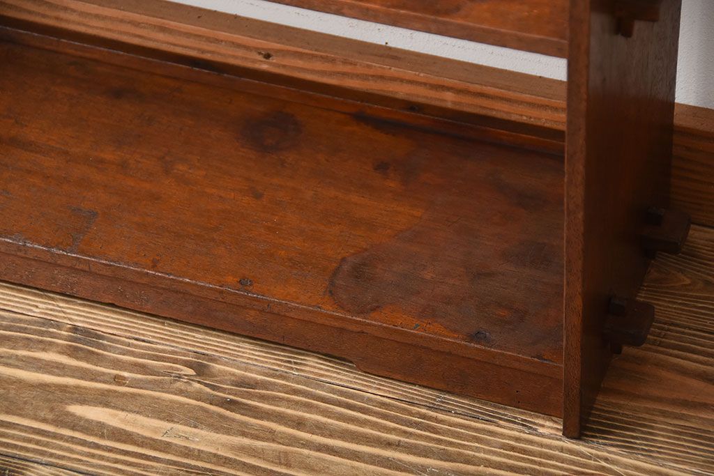 レトロ家具　昭和レトロ　古い栓材の楔式アンティーク本棚(飾り棚)