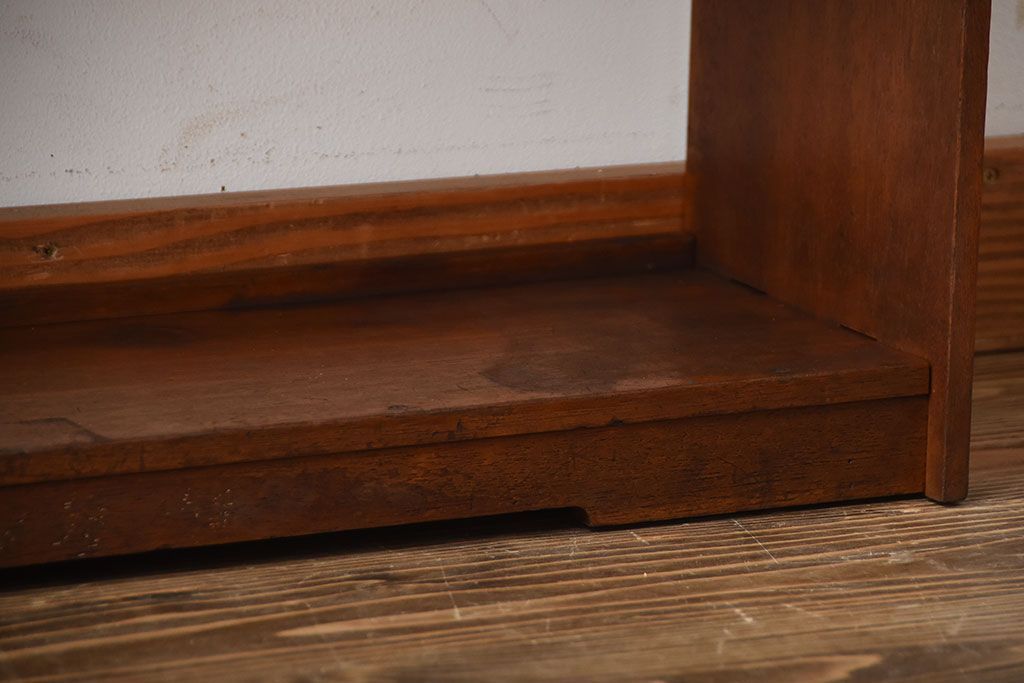 レトロ家具　昭和レトロ　古い栓材の楔式アンティーク本棚(飾り棚)