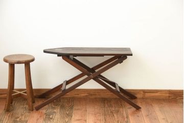 アンティーク家具　イギリスアンティーク　古い木製のアイロン台