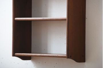 アンティーク家具　イギリスアンティーク　シンプルな古い木製のウォールラック(壁掛け飾り棚)