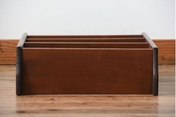 アンティーク家具　イギリスアンティーク　シンプルな古い木製のウォールラック(壁掛け飾り棚)