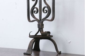 アンティーク雑貨　イギリスアンティーク　重厚なアイアン製2灯キャンドルスタンド