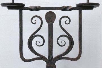 アンティーク雑貨　イギリスアンティーク　重厚なアイアン製2灯キャンドルスタンド