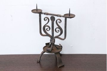 アンティーク雑貨　イギリスアンティーク　重厚なアイアン製2灯キャンドルスタンド