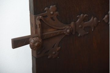 イギリスアンティーク　重厚なオーク材の優美な扉(ドア)(1)