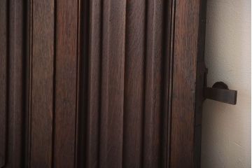 イギリスアンティーク　重厚なオーク材の優美な扉(ドア)(1)