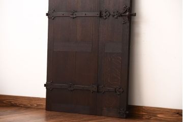 イギリスアンティーク　重厚なオーク材の優美な扉(ドア)(2)