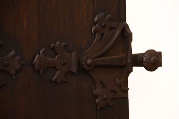 イギリスアンティーク　重厚なオーク材の優美な扉(ドア)(2)