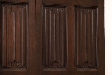 イギリスアンティーク　重厚なオーク材の優美な扉(ドア)(2)