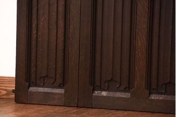 イギリスアンティーク　重厚なオーク材の優美な扉(ドア)(2)