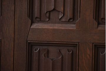 イギリスアンティーク　重厚なオーク材の優美な扉(ドア)(2)