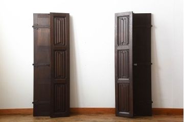 イギリスアンティーク　重厚なオーク材の優美な扉(ドア)(2)