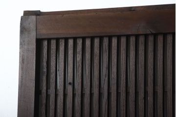 古民具・骨董　桟は栗材・枠は檜材の古くて大きな蔵戸(玄関戸)