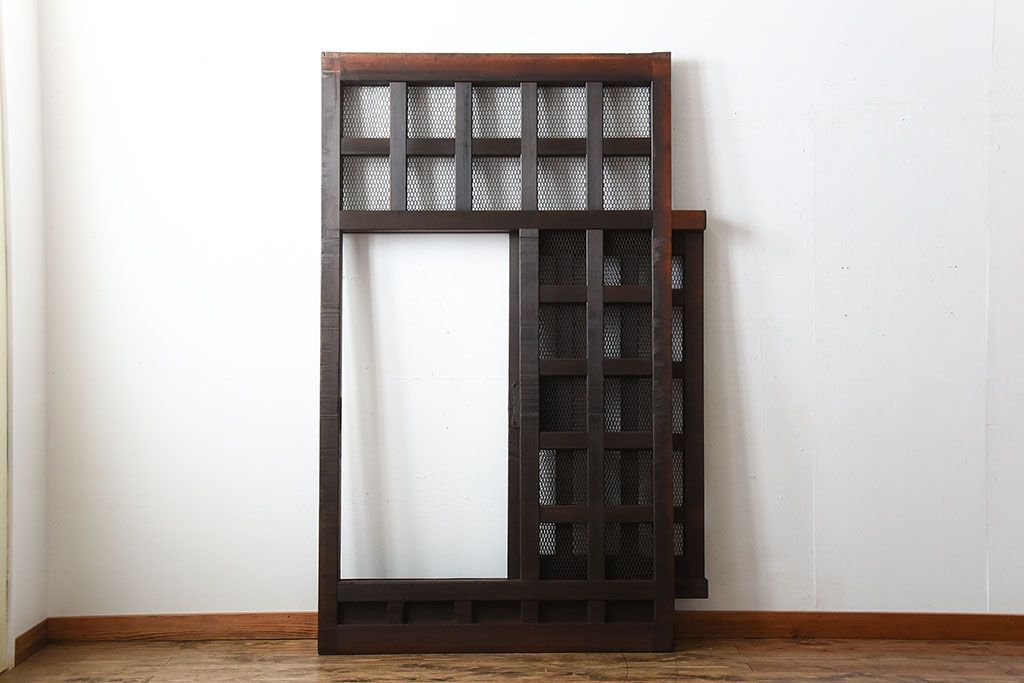 古民具・骨董　重厚な古い木製のアンティークくぐり戸(玄関戸)