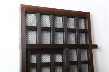 古民具・骨董　重厚な古い木製のアンティークくぐり戸(玄関戸)