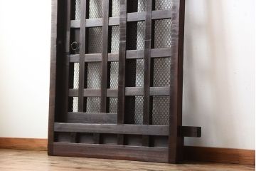 古民具・骨董　重厚な古い木製のアンティークくぐり戸(玄関戸)