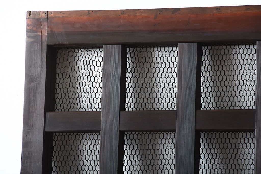 古民具・骨董　重厚な古い木製のアンティークくぐり戸(玄関戸)